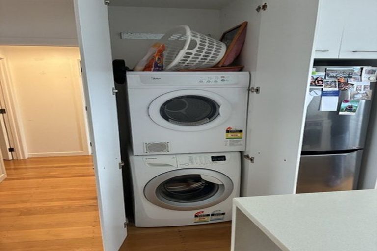 Photo of property in 19 Church Street, Northcote Point, Auckland, 0627