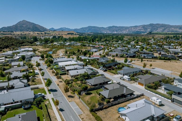 Photo of property in 12 Warbler Lane, Albert Town, Wanaka, 9305