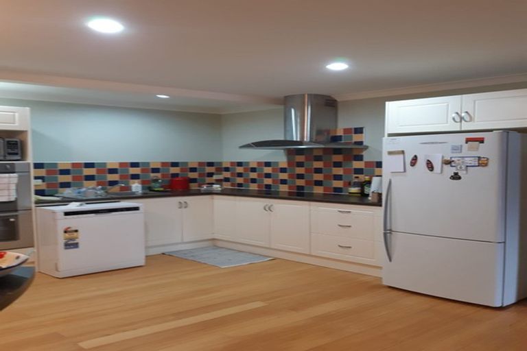 Photo of property in 18 Mountain Road, Henderson Valley, Auckland, 0612