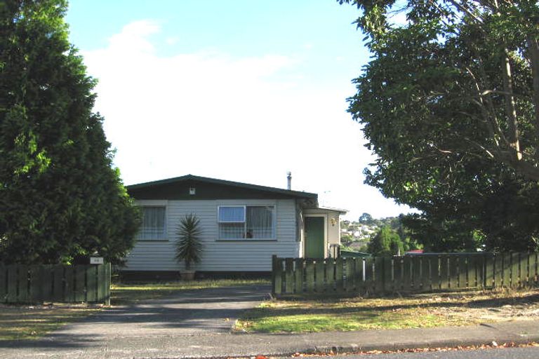 Photo of property in 62 Lantana Road, Green Bay, Auckland, 0604
