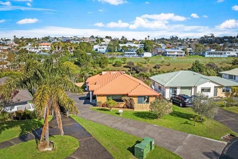 Photo of property in 1/52 Donald Street, Stanmore Bay, Whangaparaoa, 0932