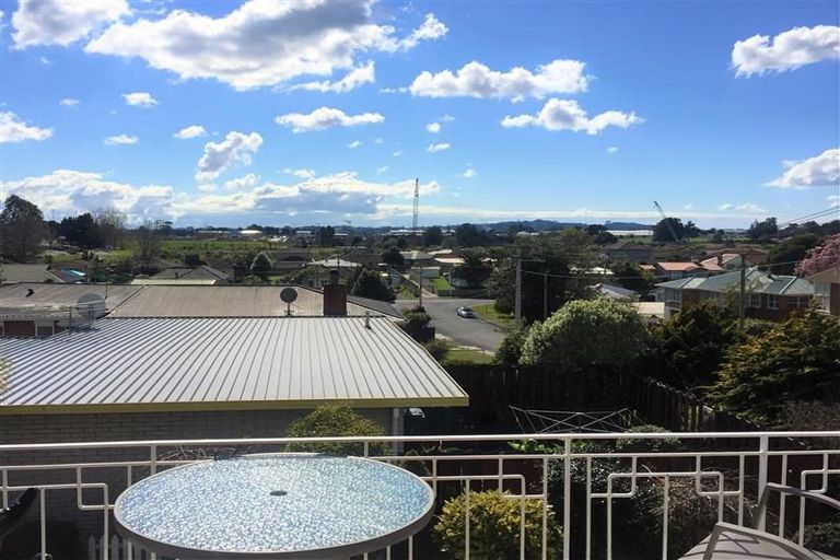 Photo of property in 14 Renwick Street, Papakura, 2110