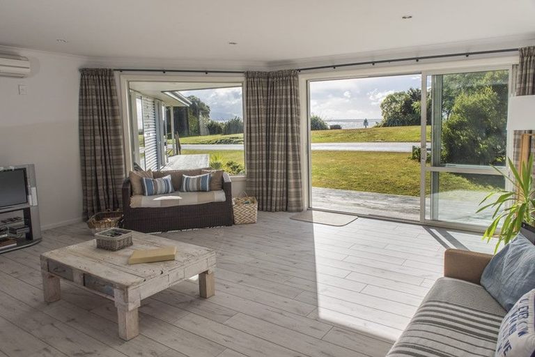 Photo of property in 221 Patons Rock Road, Patons Rock, Takaka, 7182