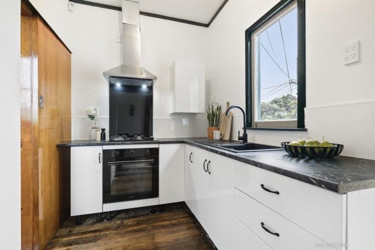 Photo of property in 40 Lonsdale Crescent, Rongotai, Wellington, 6022