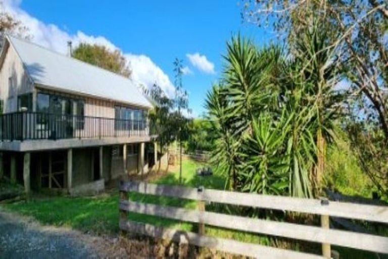 Photo of property in 174 Pinchgut Road, Kaukapakapa, 0873