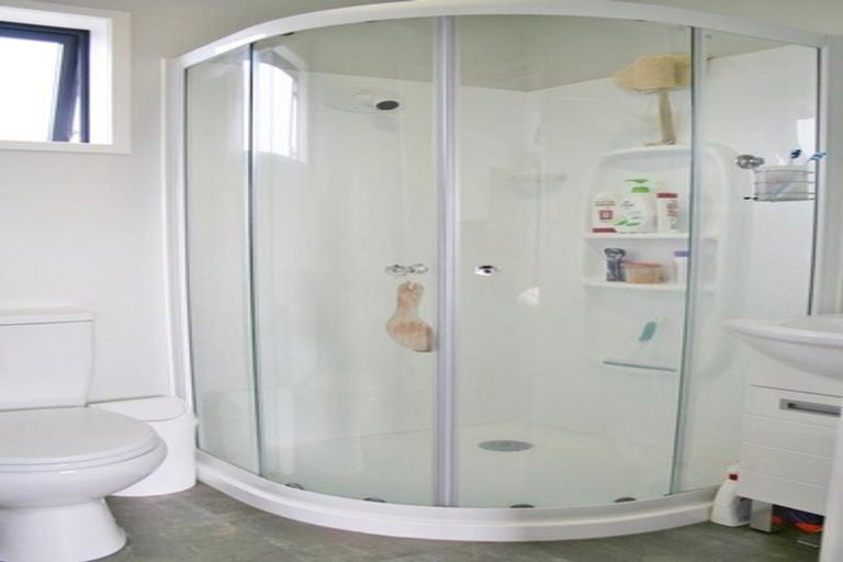 Photo of property in 16a Woodall Place, Totara Vale, Auckland, 0627