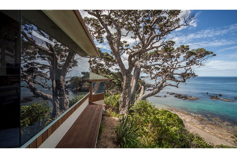 Photo of property in 356 Rockell Road, Whananaki, Hikurangi, 0181