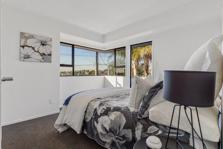 Photo of property in 1/62 Rangatira Road, Beach Haven, Auckland, 0626