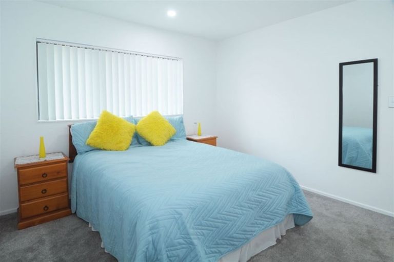 Photo of property in 14 San Casello Rise, Henderson, Auckland, 0612