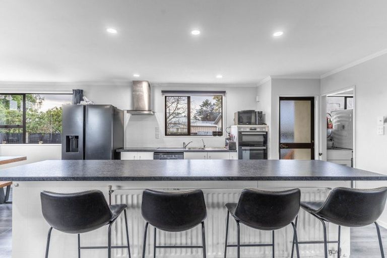 Photo of property in 8 Calder Place, Winton, 9720