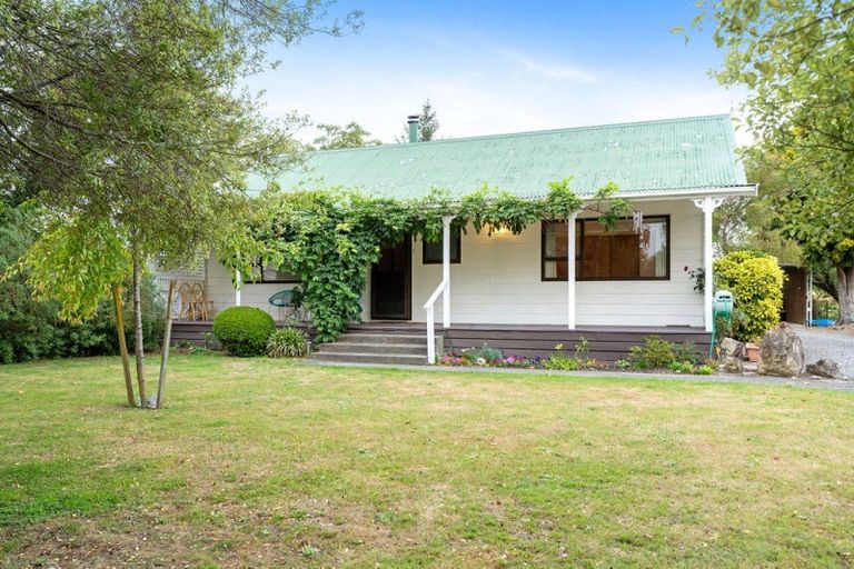 Photo of property in 2 Loasby Place, Greytown, 5712