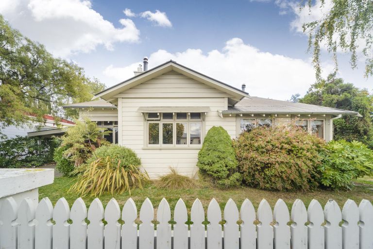 Photo of property in 4 Summerhays Street, Terrace End, Palmerston North, 4410