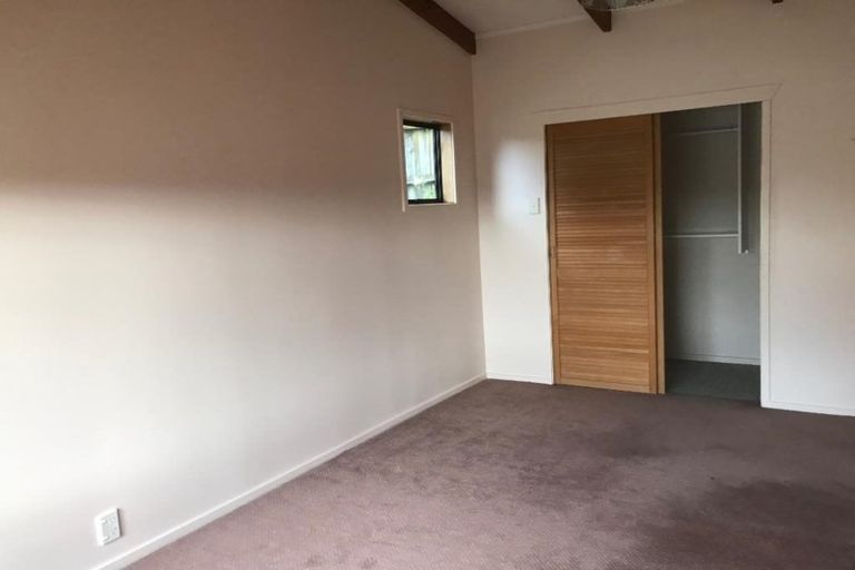 Photo of property in 13 Randal Place, Bayview, Auckland, 0629