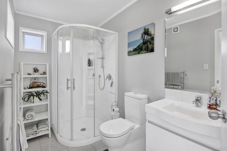 Photo of property in 6 Argyle Place, Highlands Park, New Plymouth, 4312