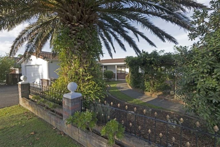 Photo of property in 3 Whiting Grove, West Harbour, Auckland, 0618