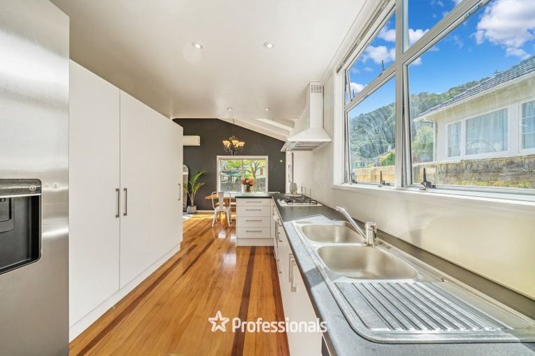 Photo of property in 215 Whites Line East, Waiwhetu, Lower Hutt, 5010