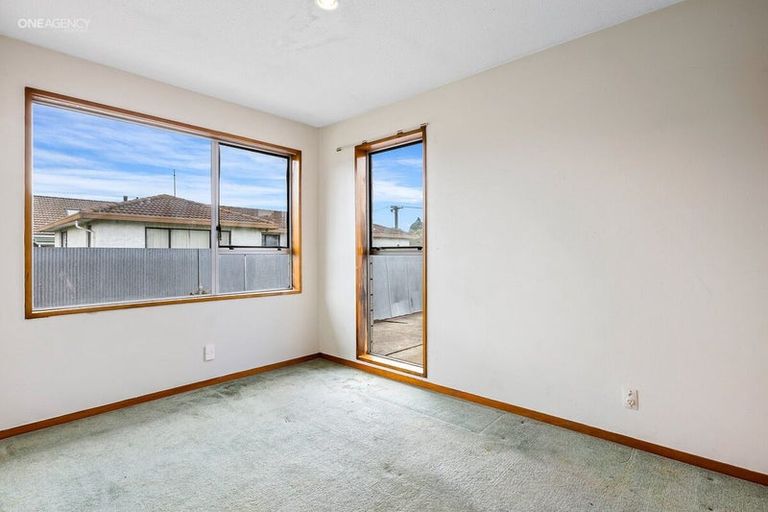 Photo of property in 2/11 Momorangi Crescent, Redwood, Christchurch, 8051