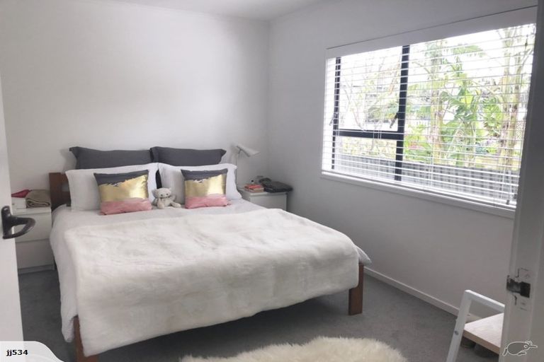 Photo of property in 1024 Great North Road, Point Chevalier, Auckland, 1022