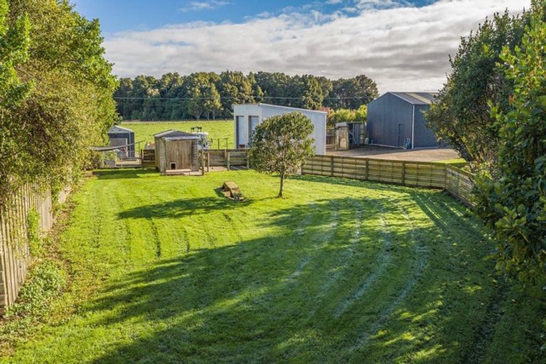 Photo of property in 195 Muhunoa Road East, Ohau, Levin, 5570