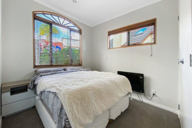 Photo of property in 25 Brooke Ridge Rise, East Tamaki Heights, Auckland, 2016