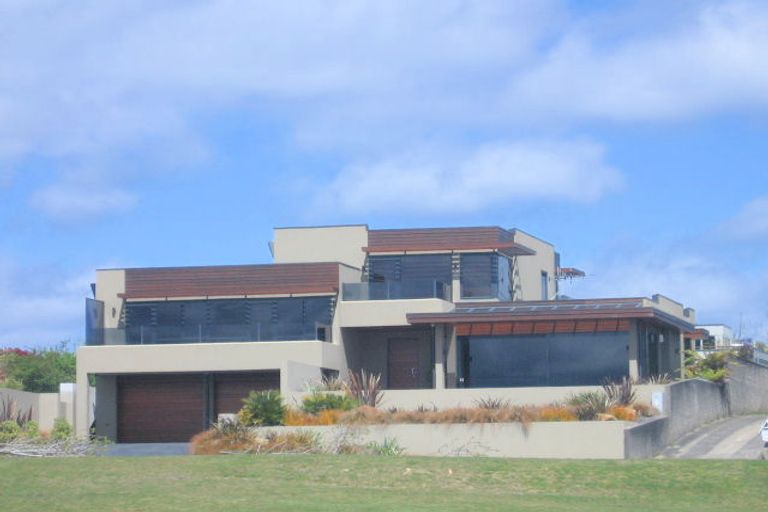 Photo of property in 1 Mapou Road, Rainbow Point, Taupo, 3330