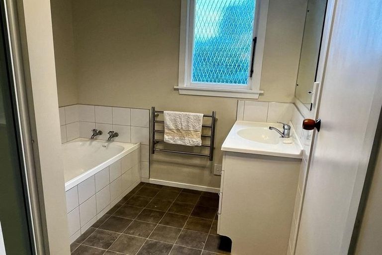 Photo of property in 241 Mayfair Avenue, Mayfair, Hastings, 4122