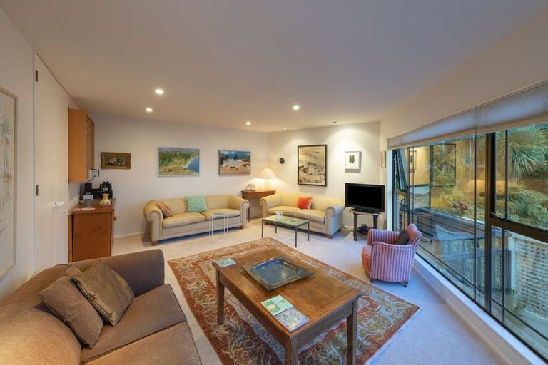 Photo of property in 2/79 Grafton Road, Roseneath, Wellington, 6011