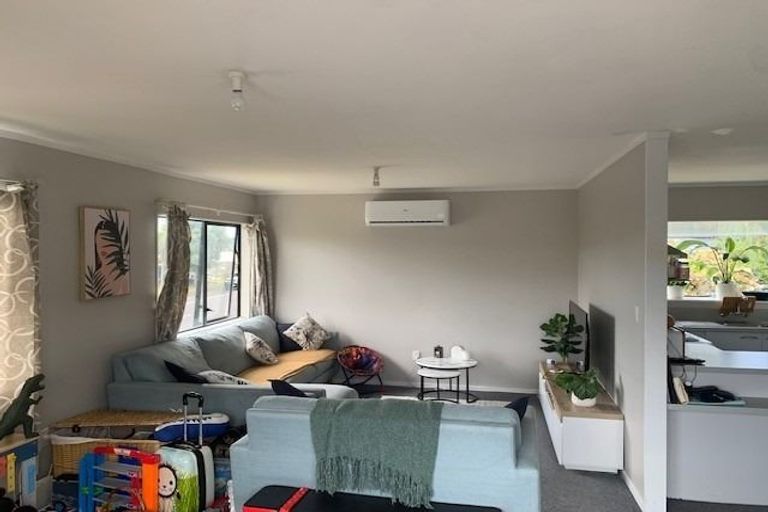 Photo of property in 65 Trias Road, Totara Vale, Auckland, 0629