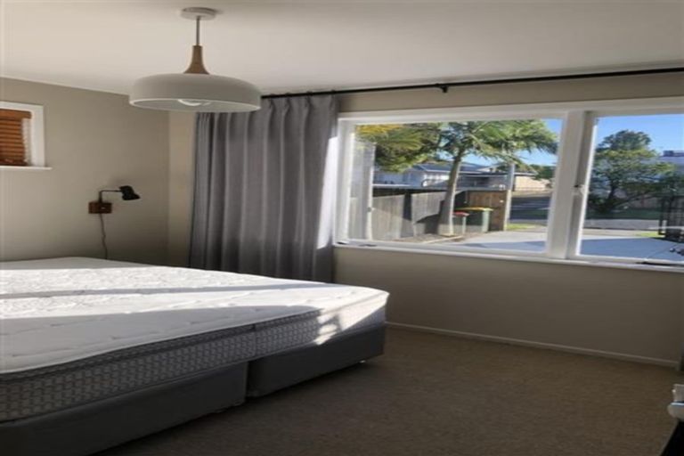 Photo of property in 140 Ennis Avenue, Pakuranga Heights, Auckland, 2010