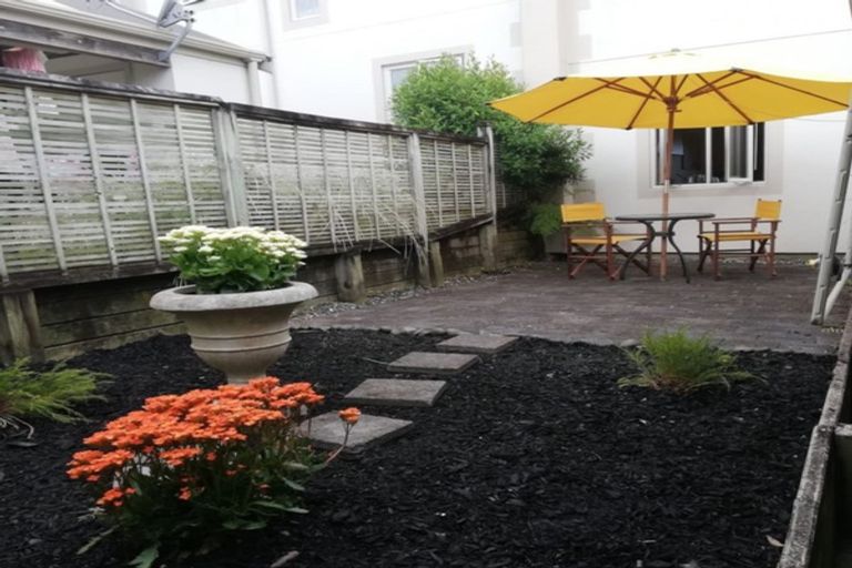 Photo of property in 21 Mt Lebanon Lane, Henderson, Auckland, 0612