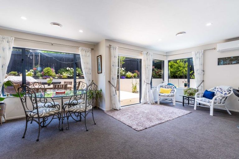 Photo of property in 11 Ruapehu Drive, Fitzherbert, Palmerston North, 4410