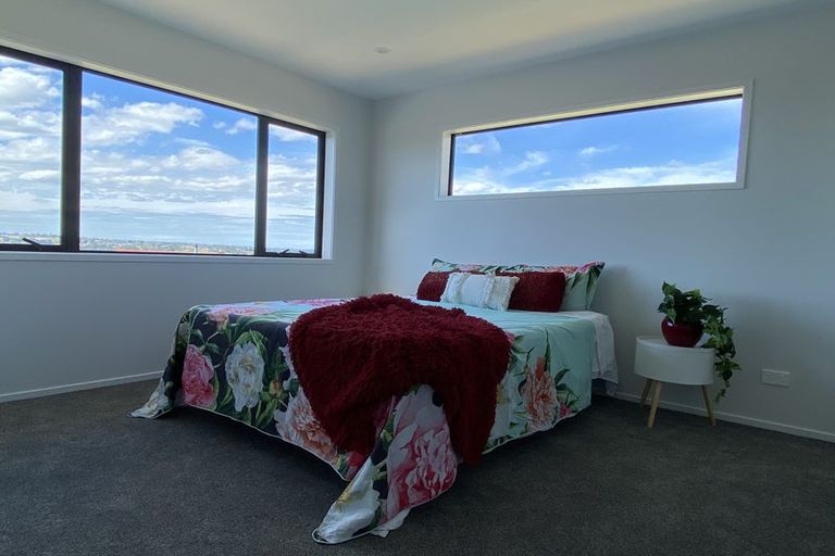 Photo of property in 1 Eric Gifford Drive, Ranui, Auckland, 0612