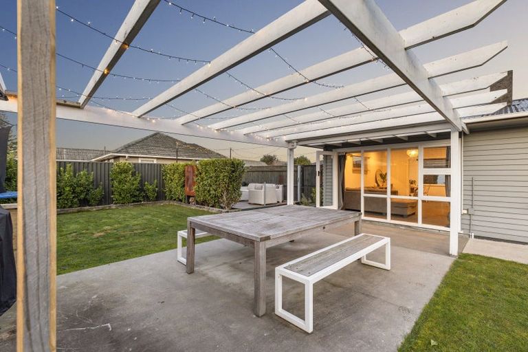 Photo of property in 1 Battersea Place, Roslyn, Palmerston North, 4414