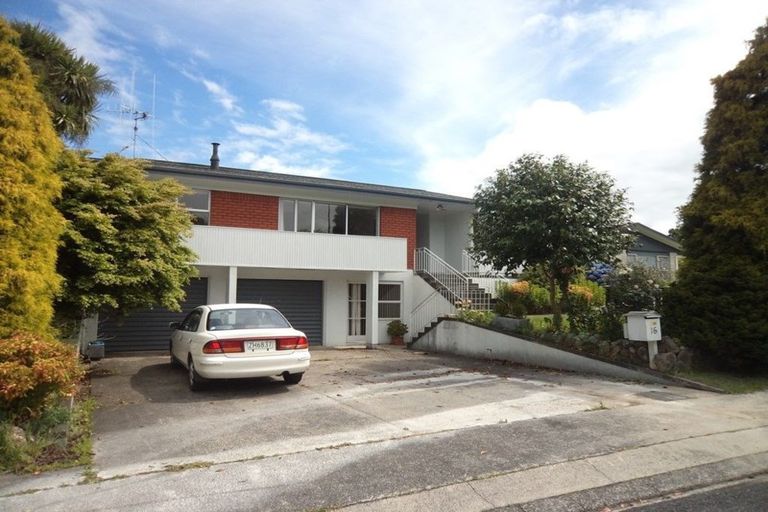 Photo of property in 16 Mclaren Place, Chedworth, Hamilton, 3210
