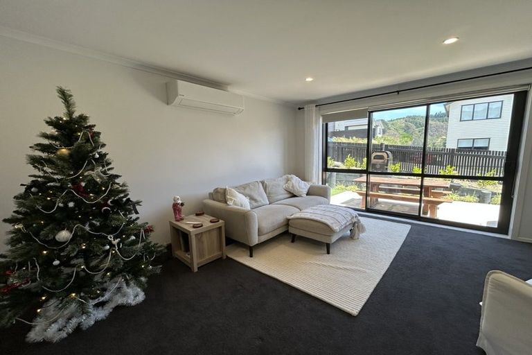 Photo of property in 20 Oakum Road, Whitby, Porirua, 5024