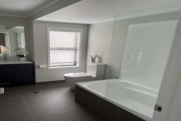 Photo of property in 10 Kapia Road, Westgate, Auckland, 0614