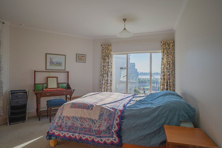 Photo of property in 1-12/48 The Bay Hill, Timaru, 7910