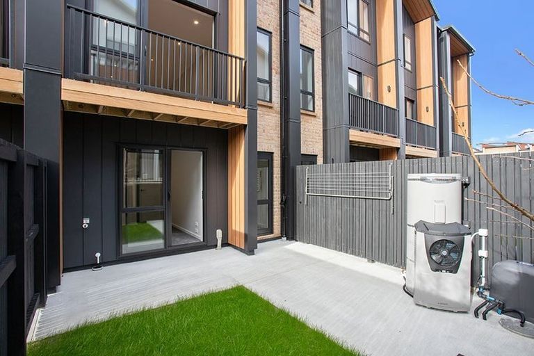 Photo of property in 4/35 Marine Parade, Hobsonville, Auckland, 0616