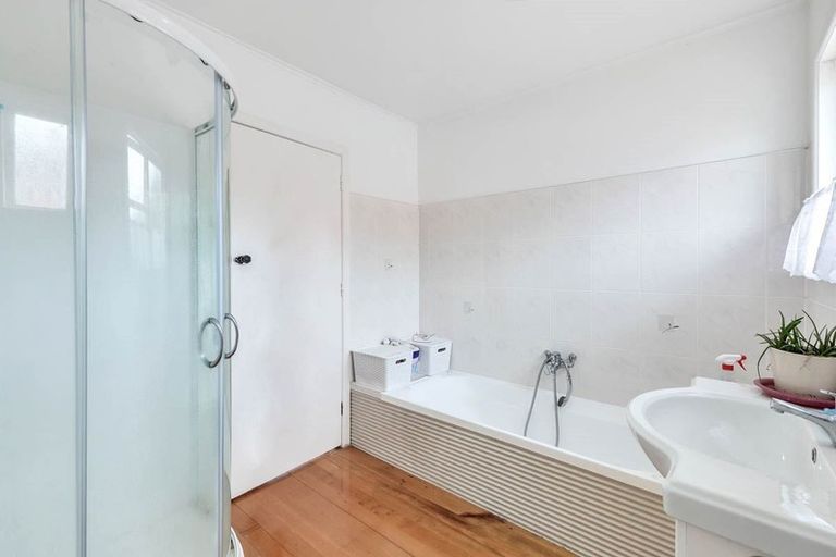 Photo of property in 5b Barbary Avenue, Kelston, Auckland, 0602