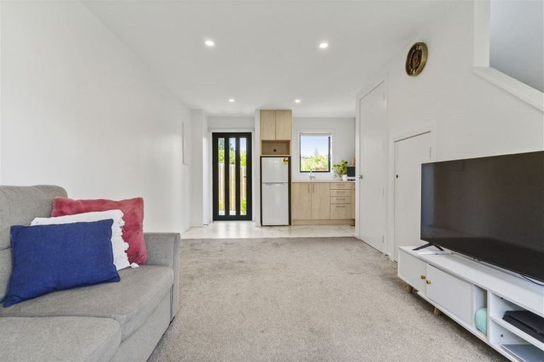 Photo of property in 6/102 Millbrook Road, Sunnyvale, Auckland, 0612