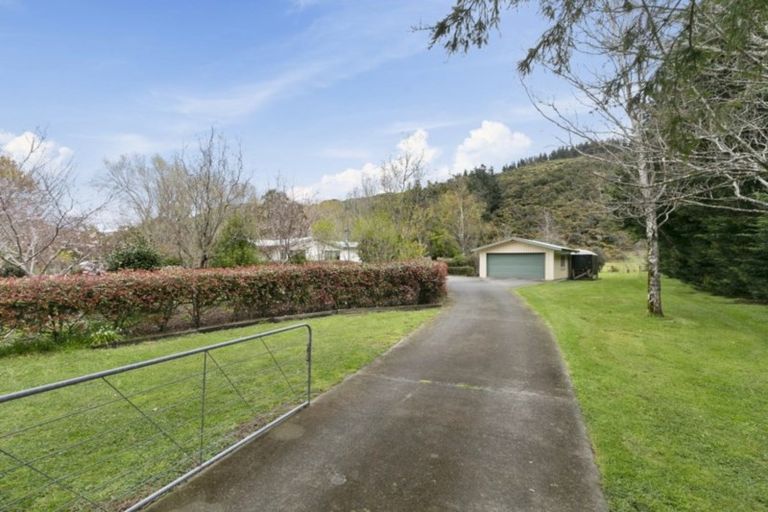 Photo of property in 393 Moores Valley Road, Wainuiomata, 5373