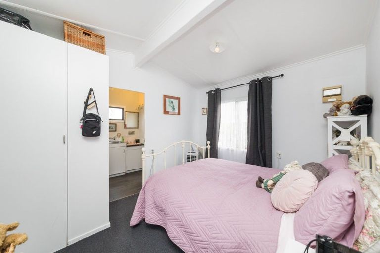 Photo of property in 2a Hendon Place, West End, Palmerston North, 4412