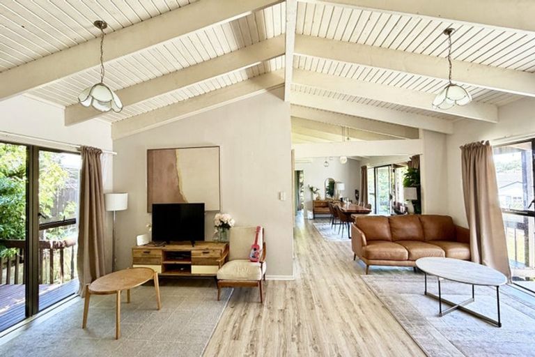 Photo of property in 5 Holyoake Place, Chatswood, Auckland, 0626