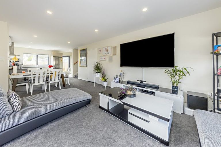 Photo of property in 3a Hinton Place, Weymouth, Auckland, 2103