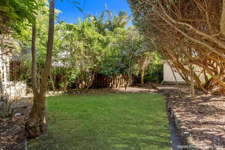 Photo of property in 21 Saint Leonards Road, Kelston, Auckland, 0602