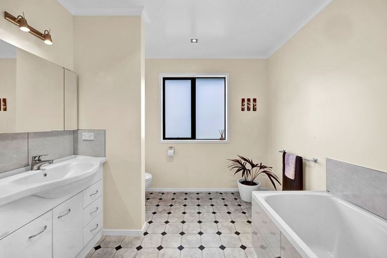 Photo of property in 105 Mawhitiwhiti Road, Normanby, Hawera, 4675