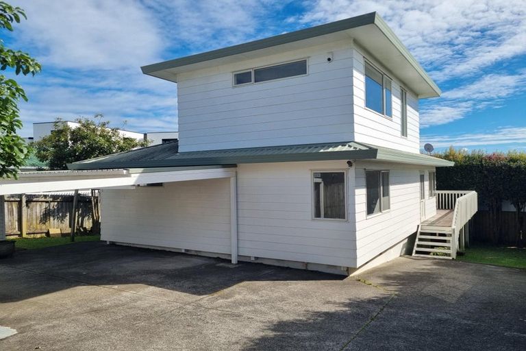 Photo of property in 2/74 College Road, Northcote, Auckland, 0627