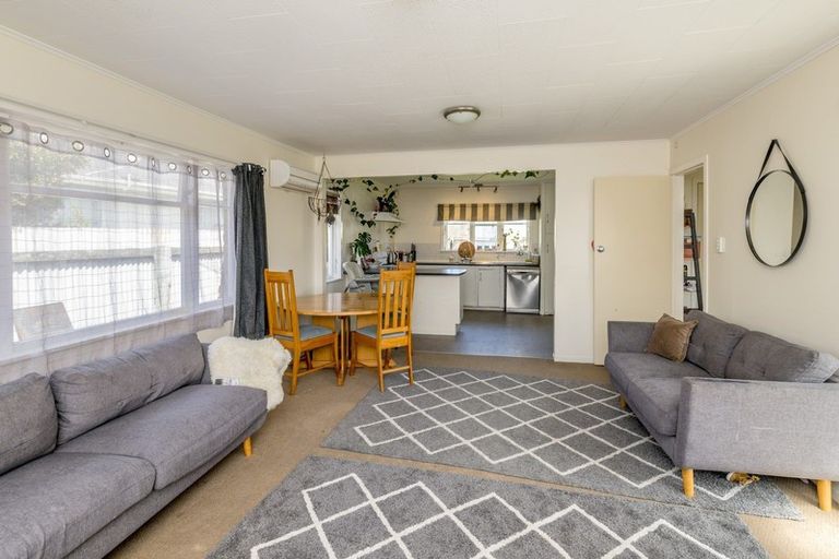 Photo of property in 4 Colenso Place, Otaki Beach, Otaki, 5512