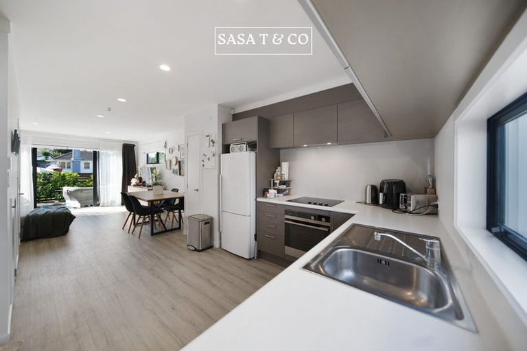 Photo of property in 2/16 Putini Road, Mangere Bridge, Auckland, 2022