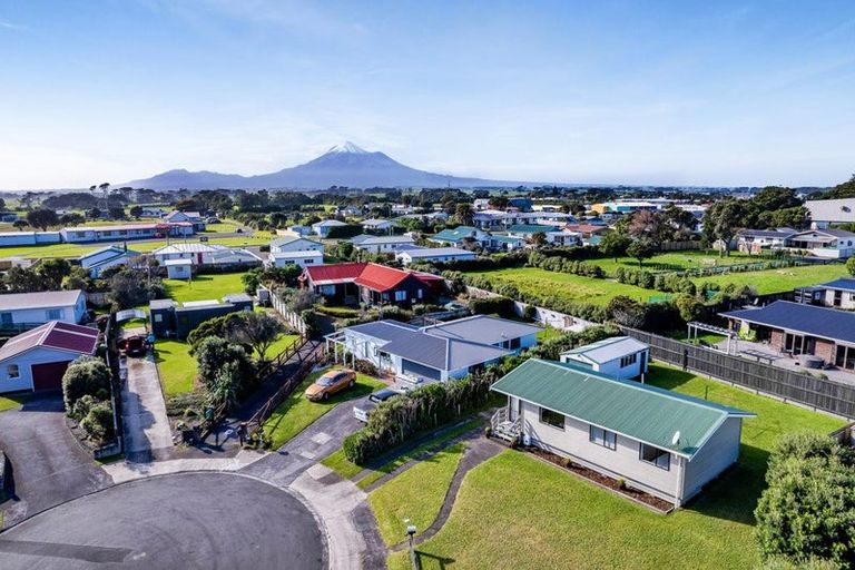 Photo of property in 18 Pohutukawa Drive, Opunake, 4616